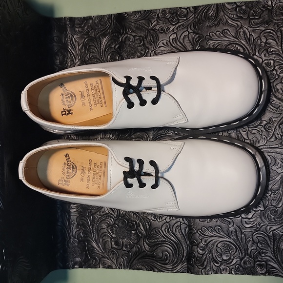 Made in England Dr. Martens Heeled Oxfords - Picture 4 of 16